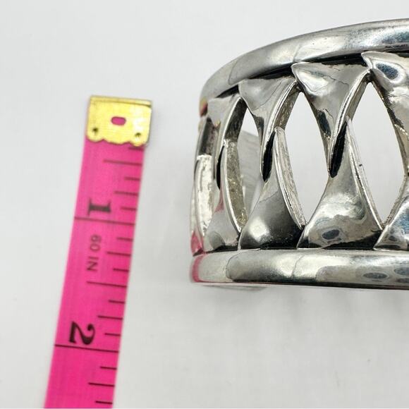 Lia Sophia Shockwave Individual Twisted Slats Cuff Bracelet Jewelry Silver tone - Picture 5 of 9